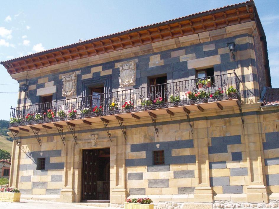 Gasthaus La Casona De Lombrana, En Polaciones Exterior foto