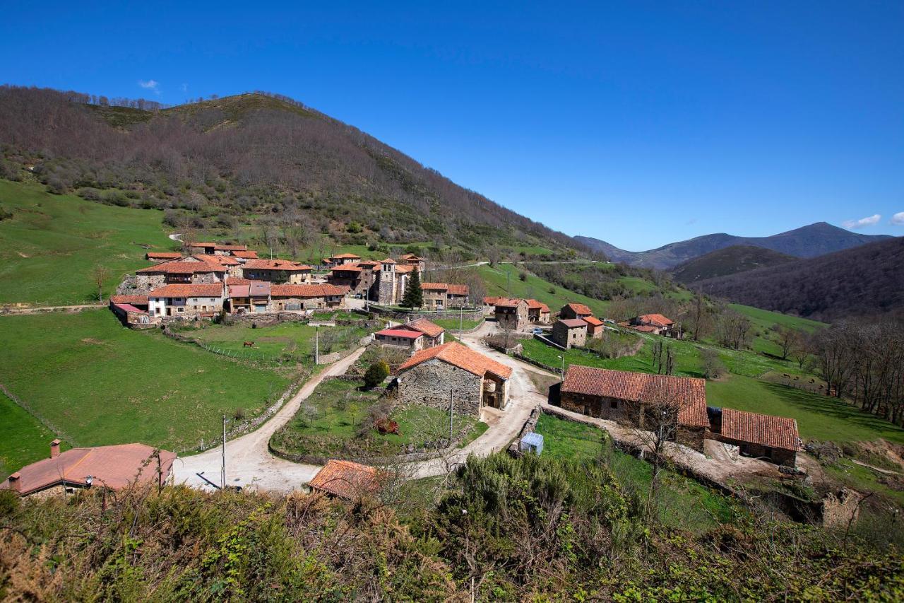 Gasthaus La Casona De Lombrana, En Polaciones Exterior foto