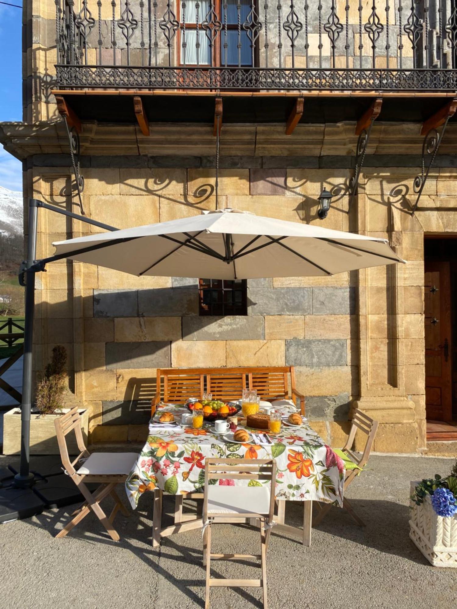 Gasthaus La Casona De Lombrana, En Polaciones Exterior foto