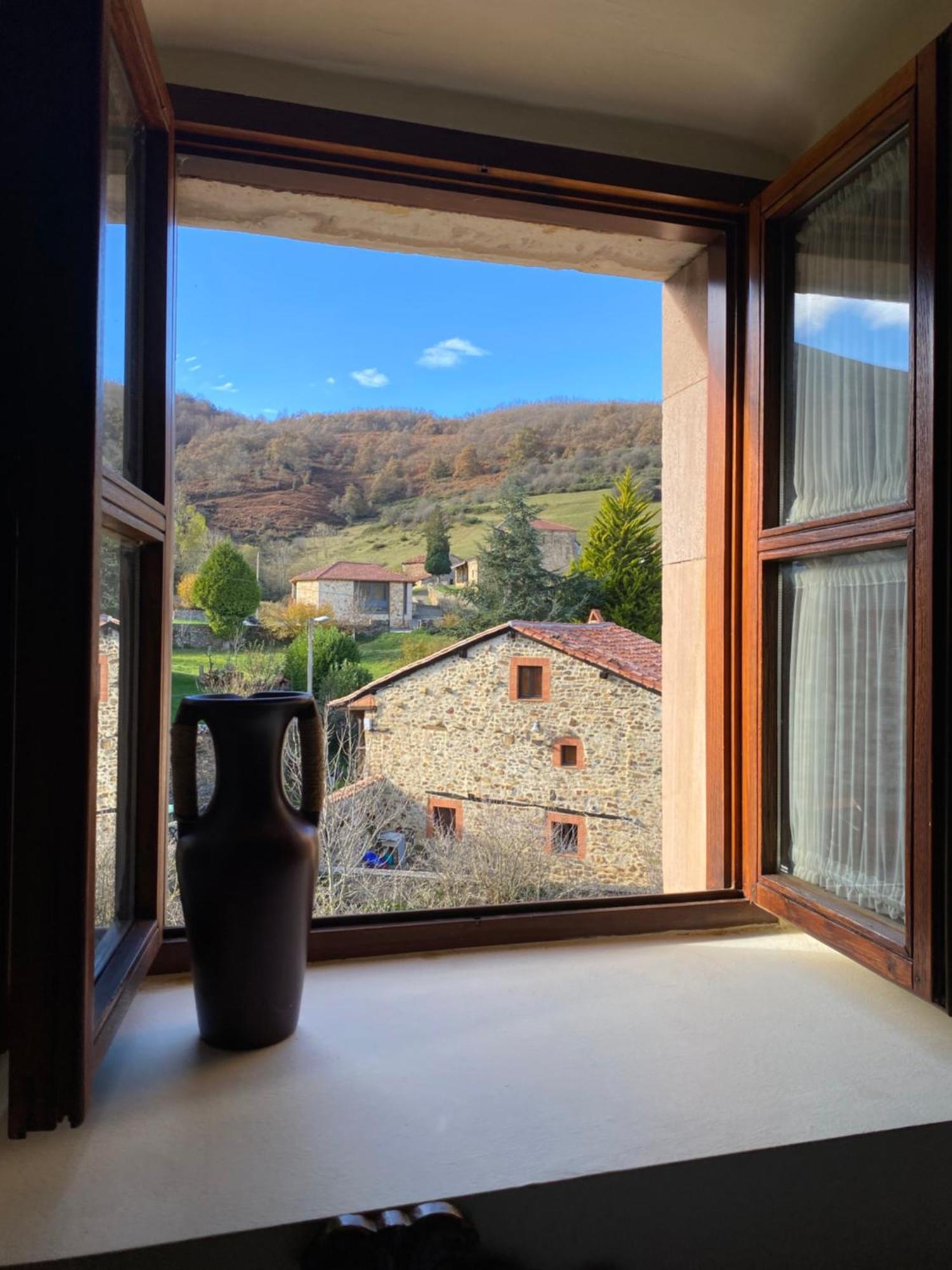 Gasthaus La Casona De Lombrana, En Polaciones Exterior foto